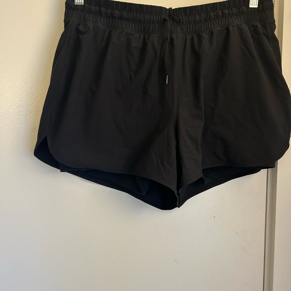 Black Athletic Shorts with Relaxed Fit and Elastic Waistband